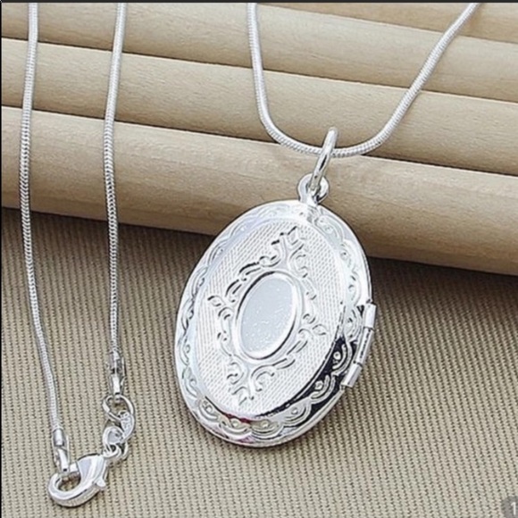 Jewelry - Victorian Locket